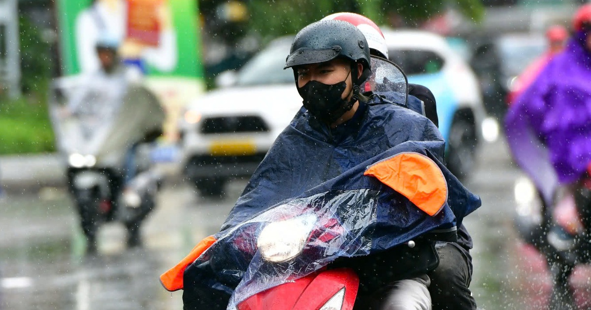 Thời tiết hôm nay 22-8: Bão số 4 quần thảo trong vịnh Bắc Bộ, đất liền ven biển mưa to
