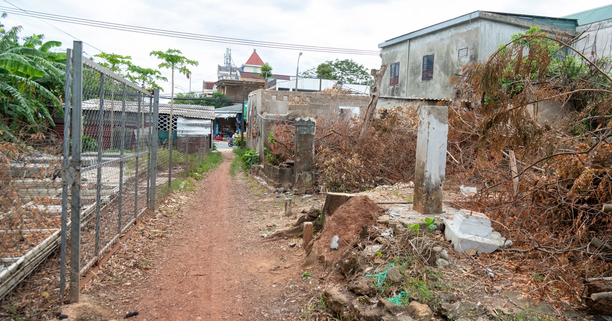Tìm cách khai thông con đường dài chỉ hơn 600m ách tắc hơn một thập kỷ
