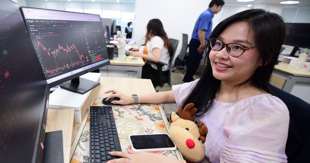 Cổ phiếu chứng khoán đồng loạt trần tím, điều gì kéo VN-Index tăng hơn 33 điểm?