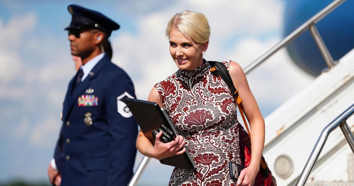 Hé lộ 2 lá thư 'tâm tình' với thần tượng Trump của nữ trợ lý trẻ Natalie Harp
