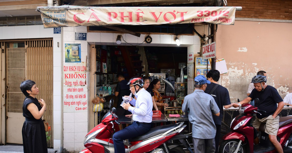Người uống cà phê có ít mỡ, nhiều cơ và đường ruột tốt?