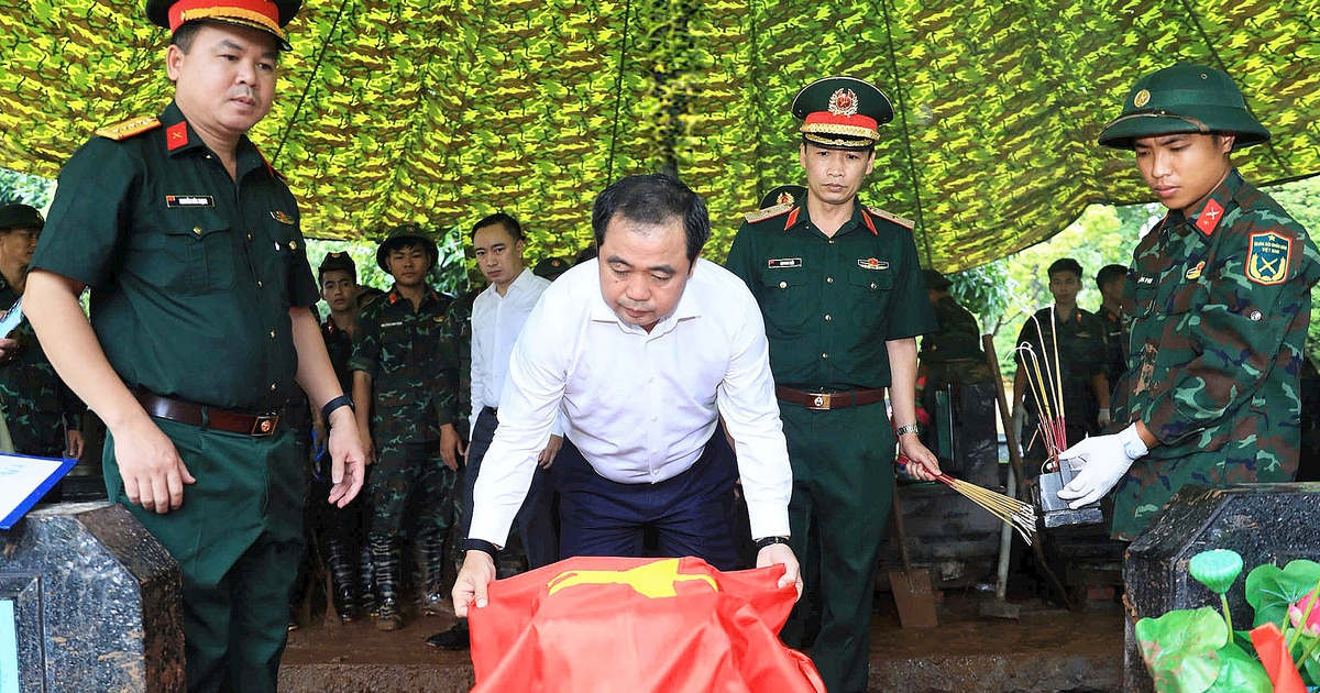 Bí thư Hà Nội đến Nghĩa trang Mai Dịch động viên lực lượng tìm kiếm hài cốt liệt sĩ