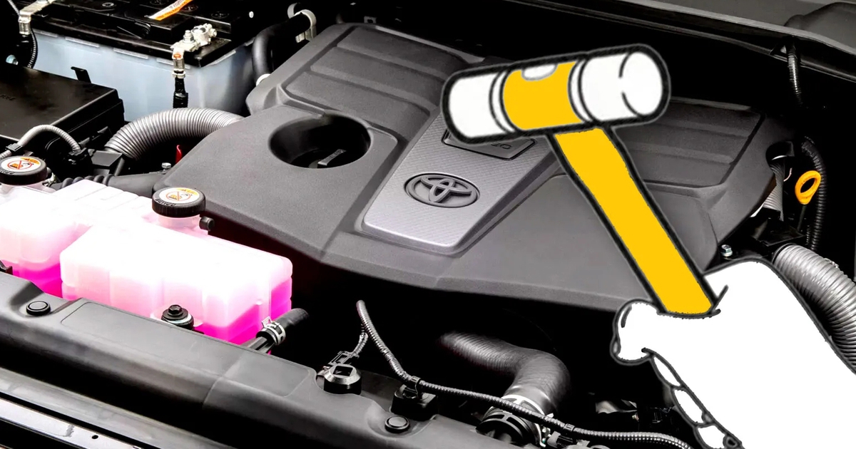 Toyota dùng búa đập xe để xác định động cơ có hỏng không