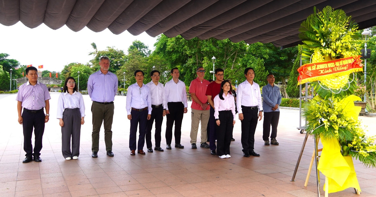 US ambassador to Vietnam pays tribute at Quang Tri Citadel