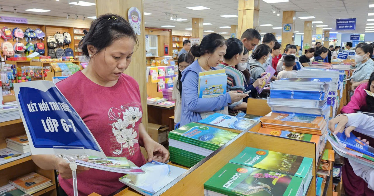 Giao lưu trực tuyến: Cung ứng sách giáo khoa cho năm học mới ra sao?