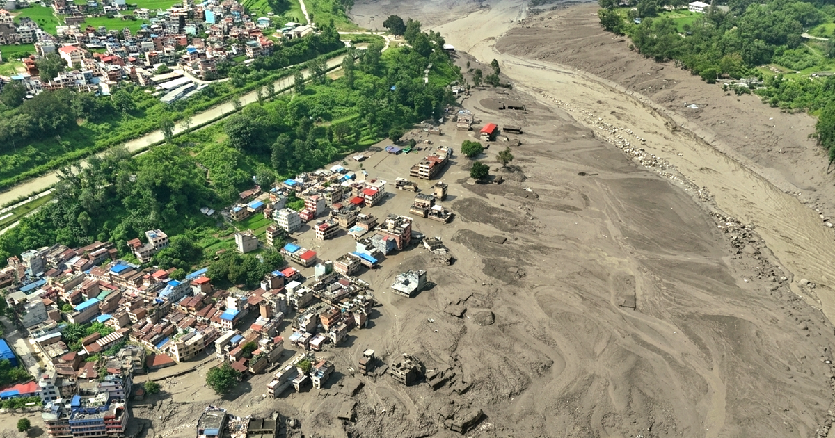 Nepal bất ngờ hứng dòng lũ khổng lồ: Chuyện gì xảy ra trên Himalaya?