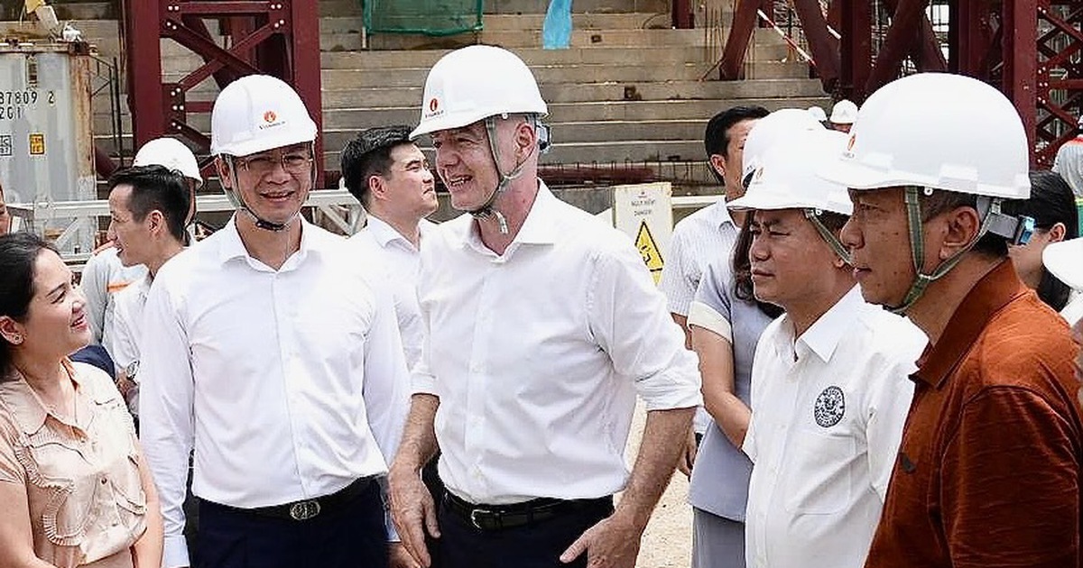 Chủ tịch FIFA thăm sân vận động 60.000 chỗ của PVF