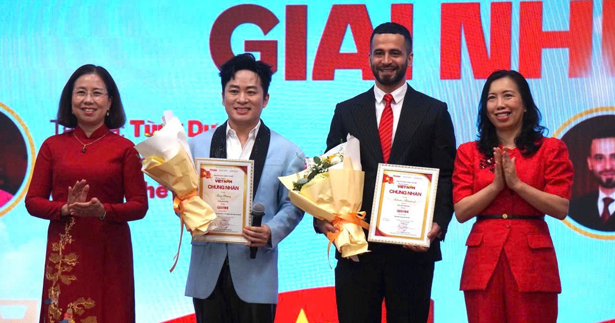 Tùng Dương giành giải nhì cuộc thi viết, nói gì về dư luận chê 'trang phục đỏ chót như múa lân'?