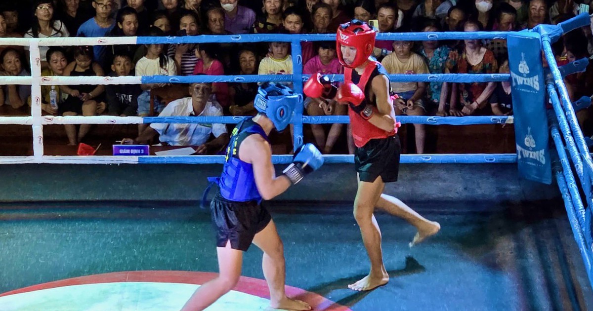 Hội võ về làng, người dân reo hò khi xem võ sĩ so tài