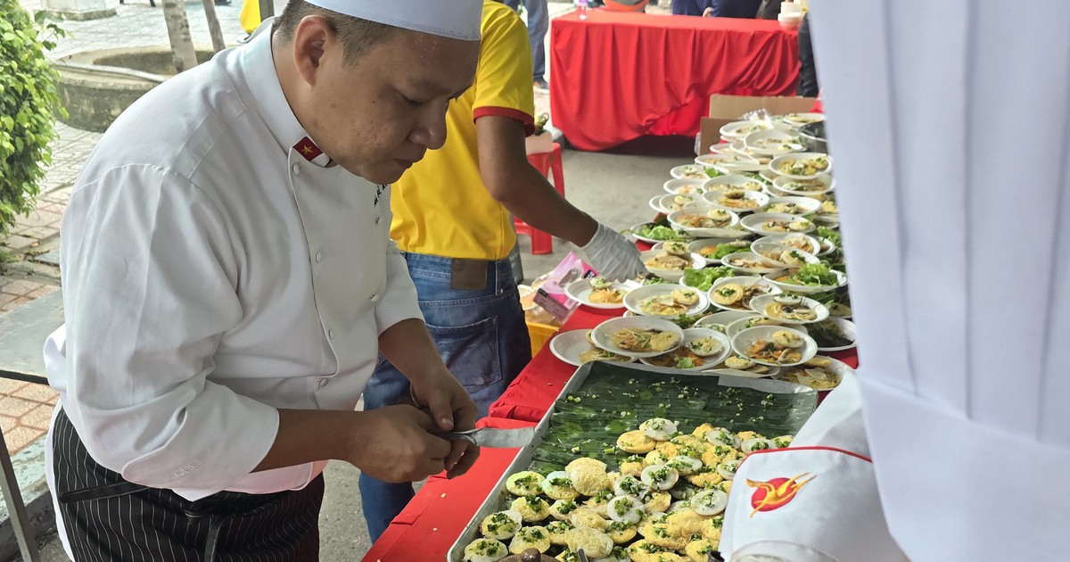 Hàng ngàn phần ăn cho tiệc buffet chay miễn phí tại Lễ hội ẩm thực chay ở công viên Bình Phú