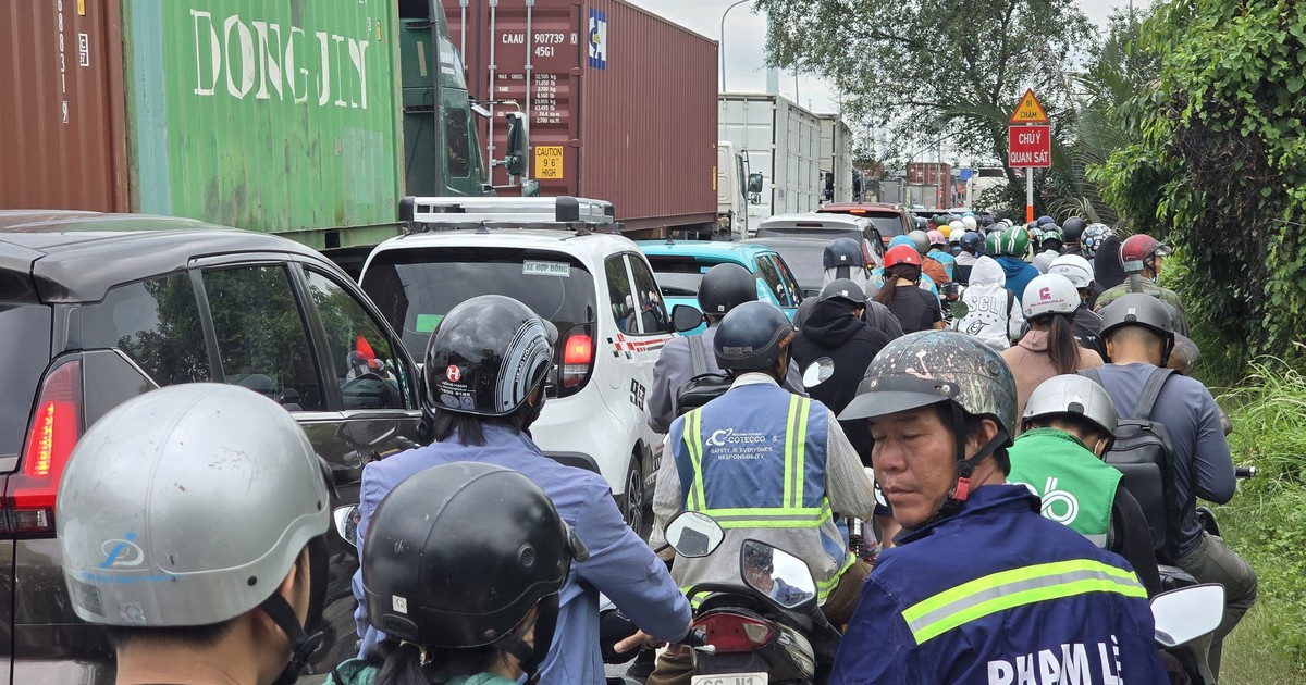Ngày đầu nghỉ lễ 2-9, cao tốc TP.HCM - Long Thành kẹt 10km, đường Võ Chí Công 'đứng hình'