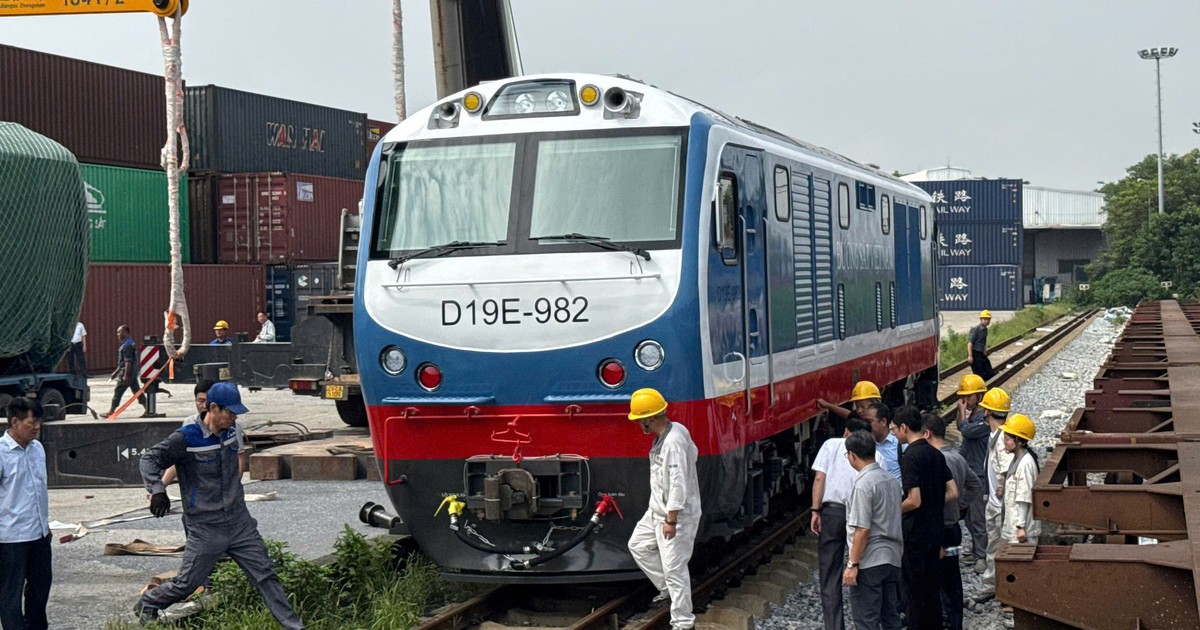 Ngành đường sắt có thêm đầu máy thế hệ mới chạy tốc độ tới 120km/h