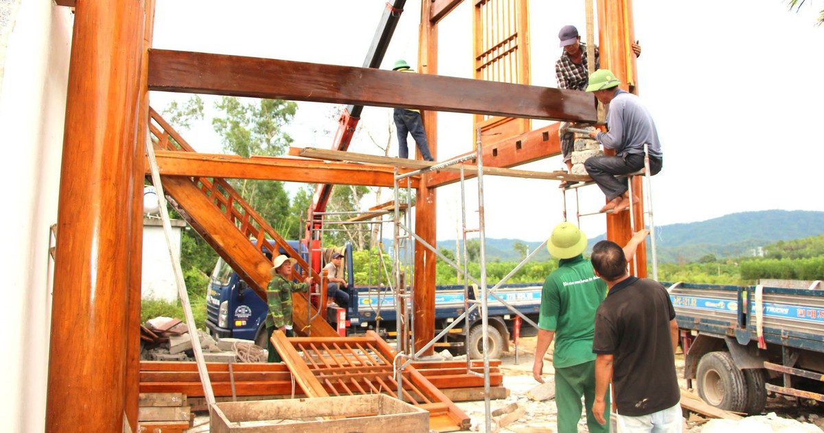 Người dân dỡ nhà, dời mồ mả bàn giao mặt bằng làm cao tốc Vinh - Thanh Thủy gần 24.000 tỉ đồng