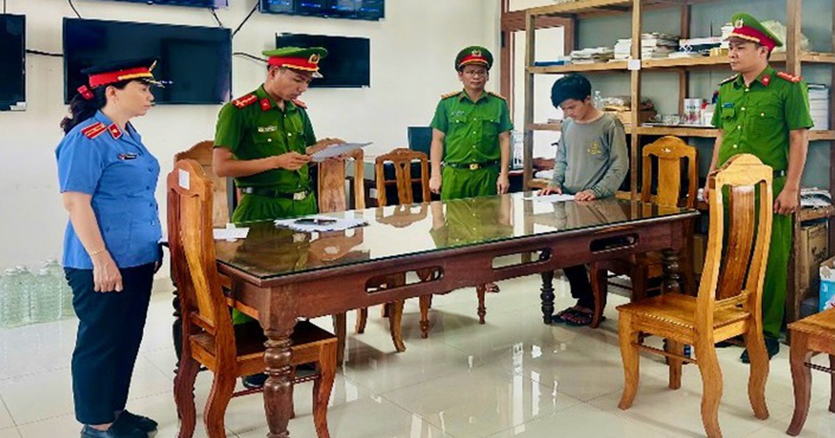 Bắt tạm giam thanh niên dùng video nhạy cảm cưỡng ép người yêu cũ dưới 16 tuổi