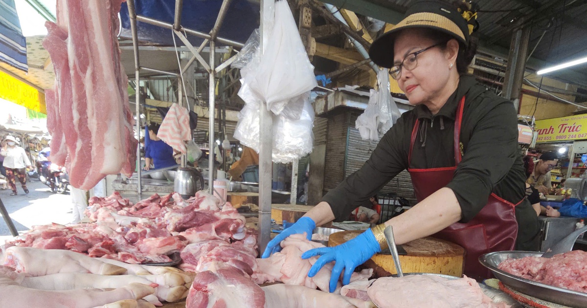 Tại sao giá heo hơi tiếp đà giảm, xuống mức thấp nhất kể từ đầu năm?