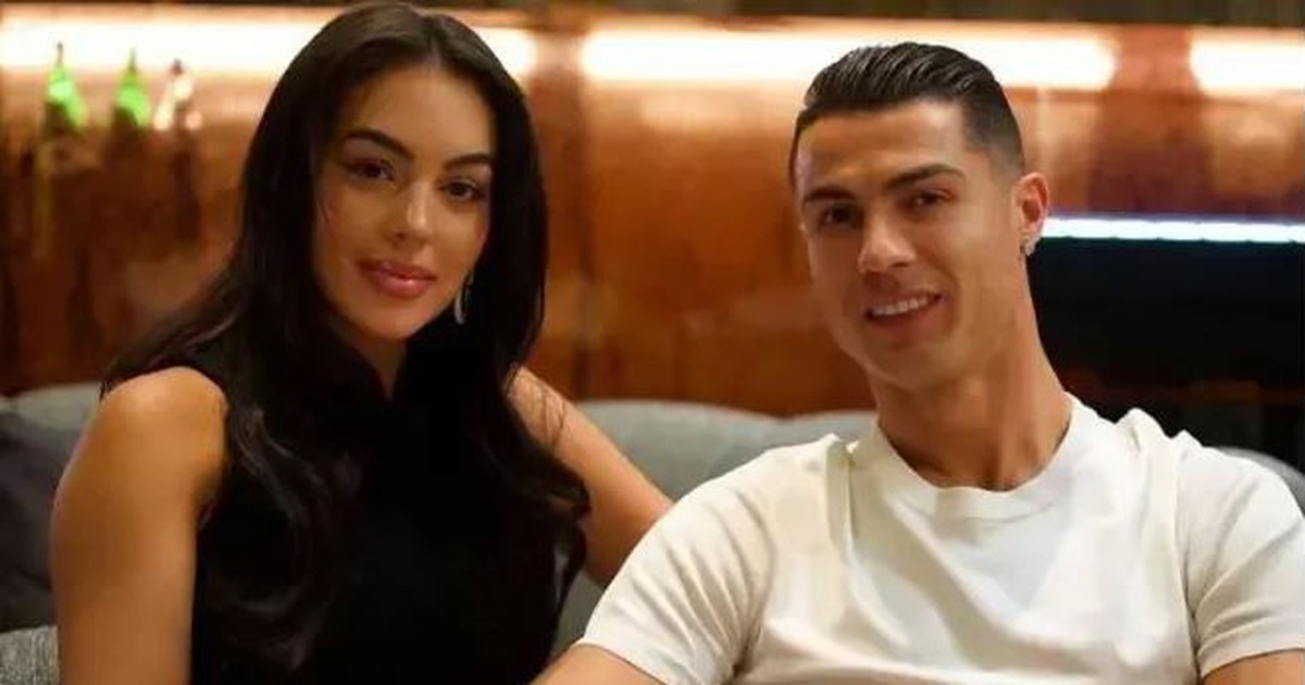 Ronaldo tổ chức đám cưới cuối tuần này, Messi có được mời dự ?