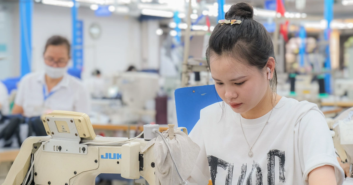 Khi tăng lương tối thiểu, mức đóng bảo hiểm xã hội và lương ngừng việc cũng tăng