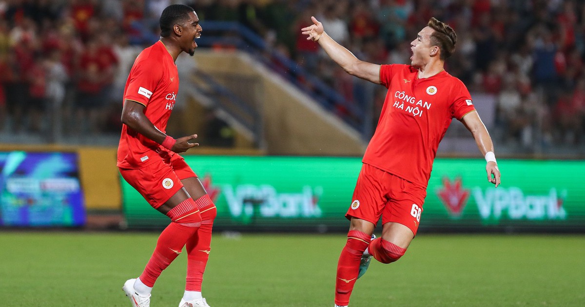 Công An Hà Nội - Công An TP.HCM (hết hiệp 1) 3-0: Hiệp đấu áp đảo của Công An Hà Nội