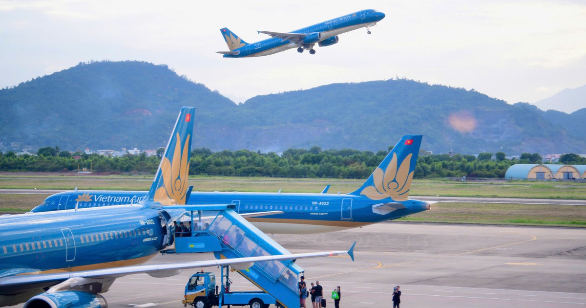 Sân bay vẫn đông mà khách thấy 'dễ thở', điều gì đang diễn ra bên trong?