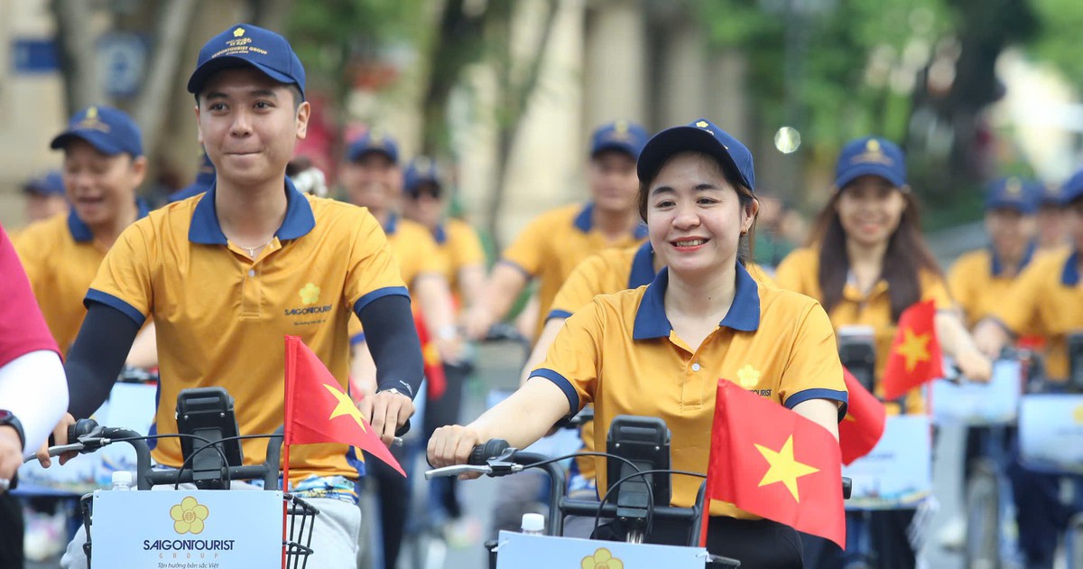 Hơn 1.000 người tham gia đạp xe diễu hành tại Ngày hội Xe đạp Saigontourist Group