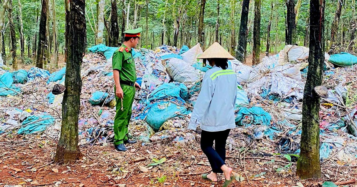 Đồng Nai phát hiện gần 8,5 tấn chất thải rắn đổ trộm gần sân bay Tecnic