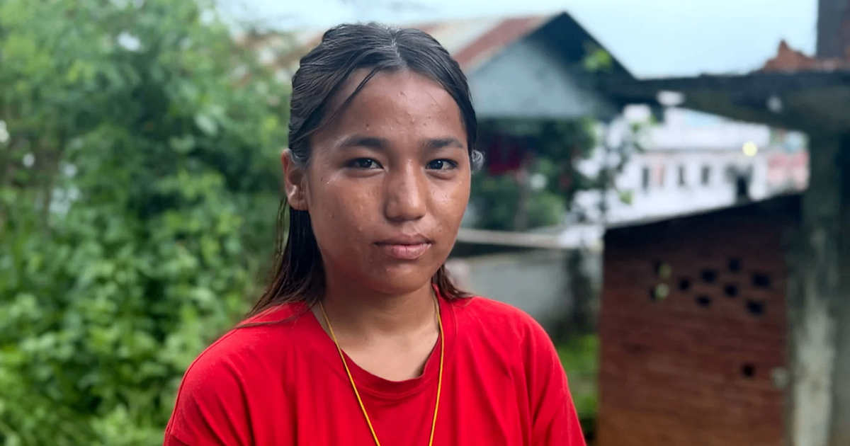 Cô gái mất 17 người thân do lũ quét ở Nepal