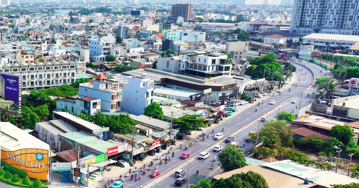Bất động sản cửa ngõ TP.HCM 'sục sôi' theo nhịp khởi công hạ tầng