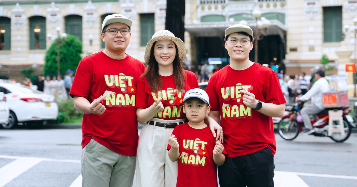 TP.HCM rực rỡ cờ hoa chào mừng Quốc khánh 2-9