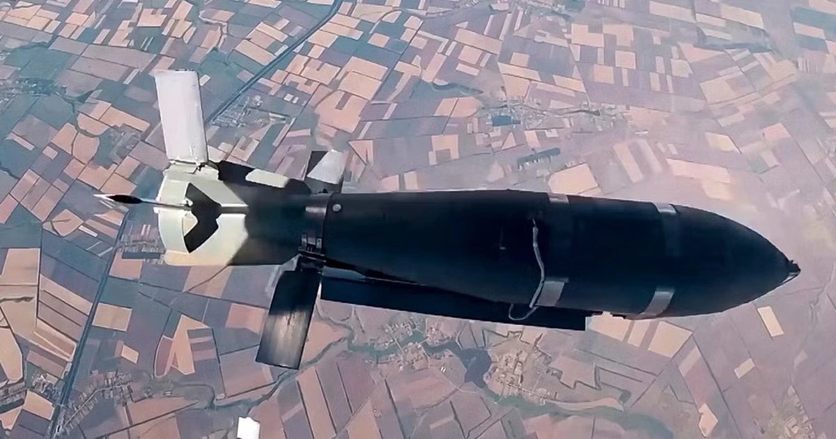 Xuồng không người lái Ukraine và bom lượn Nga - vũ khí giá rẻ đang 'đọ sức'