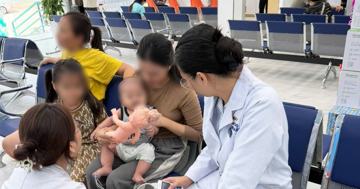 Nghẹt thở giây phút bác sĩ cùng đội ngũ tại trung tâm tiêm chủng cấp cứu thành công bé bị sặc sữa