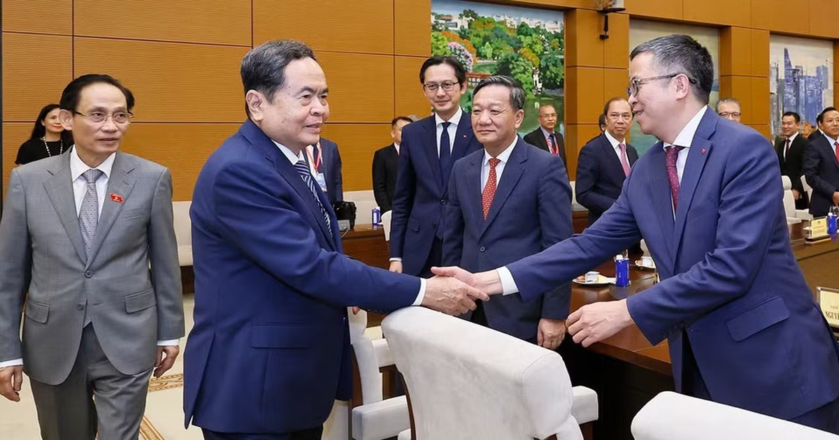 Chủ tịch Quốc hội đề nghị ngoại giao tiên phong thu hút các dòng vốn thế hệ mới