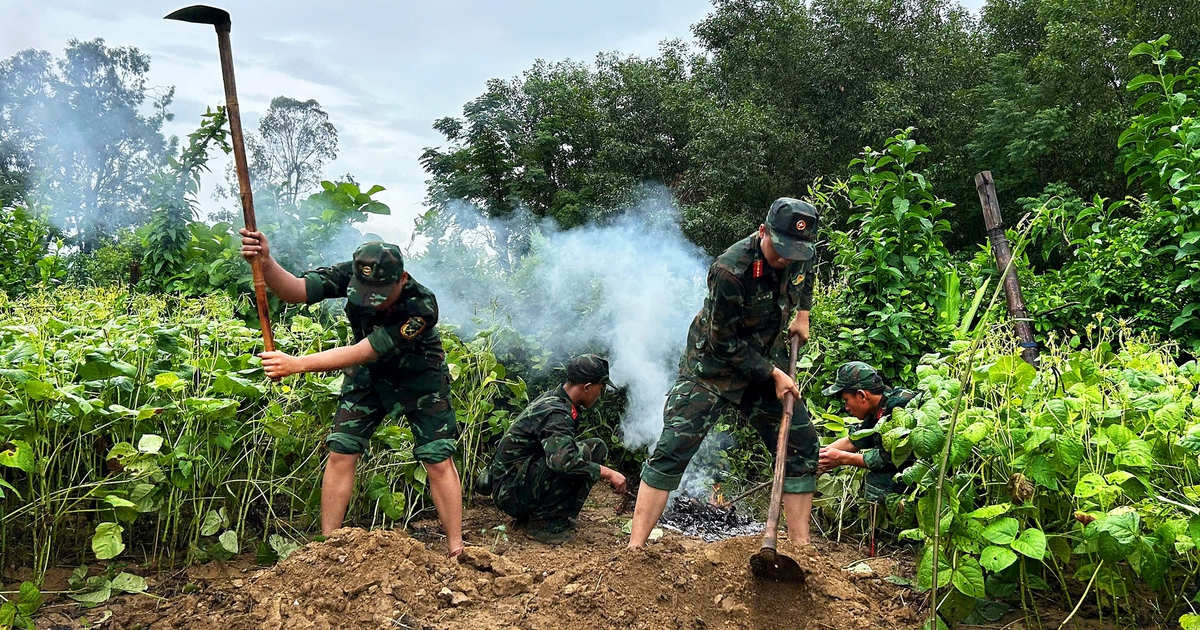 Dân báo vị trí mộ tập thể dài 15 mét, bộ đội khai quật tìm thấy 3 hài cốt nghi liệt sĩ đặc công