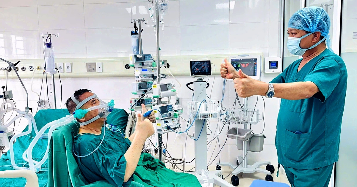 Tỉnh lại sau ca ghép phổi, người đàn ông 59 tuổi xin giấy để viết cho vợ: 'Em đừng khóc'