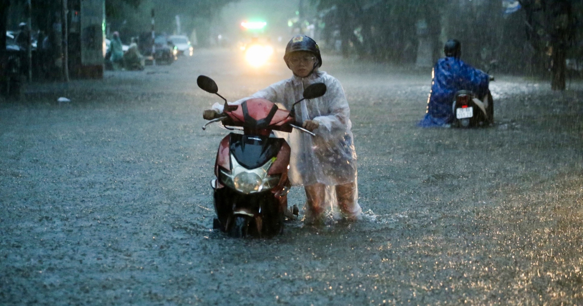 Hà Nội cùng nhiều tỉnh phía Bắc mưa lớn, cảnh báo ngập lụt, lũ quét, sạt lở đất