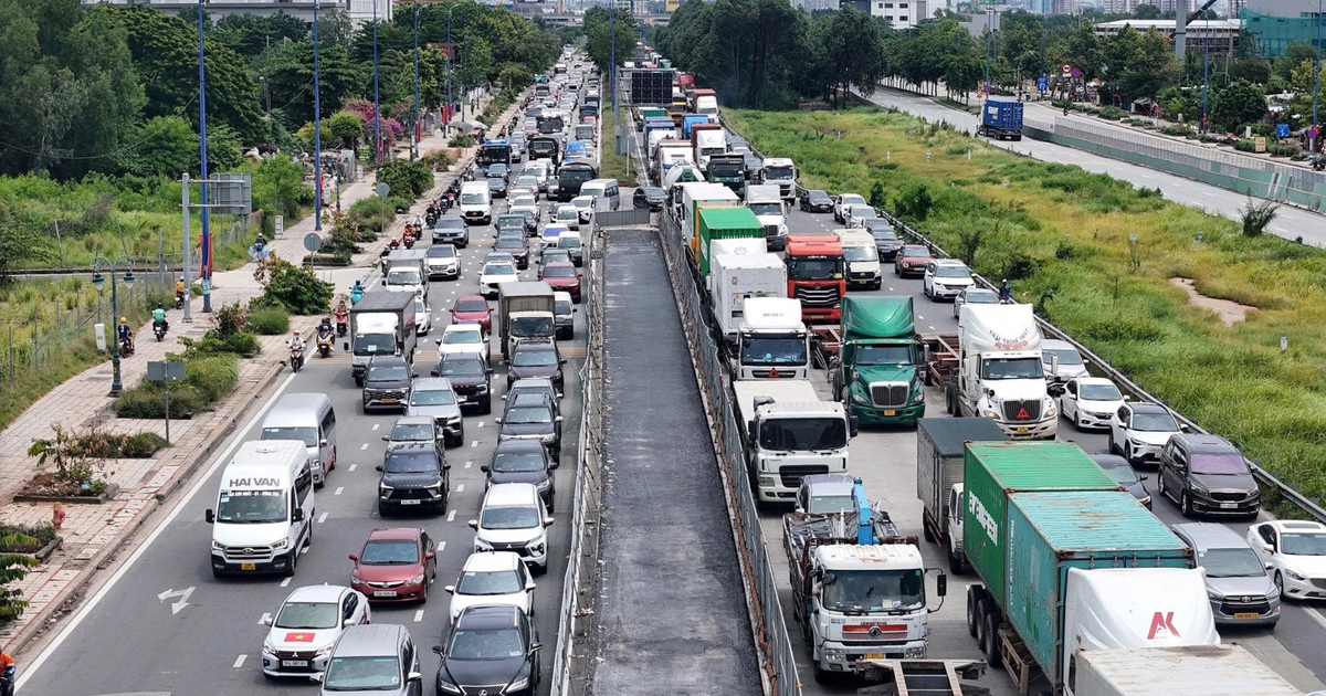 Bài toán ùn tắc giao thông: Đồng bộ giải pháp để giải quyết căn cơ