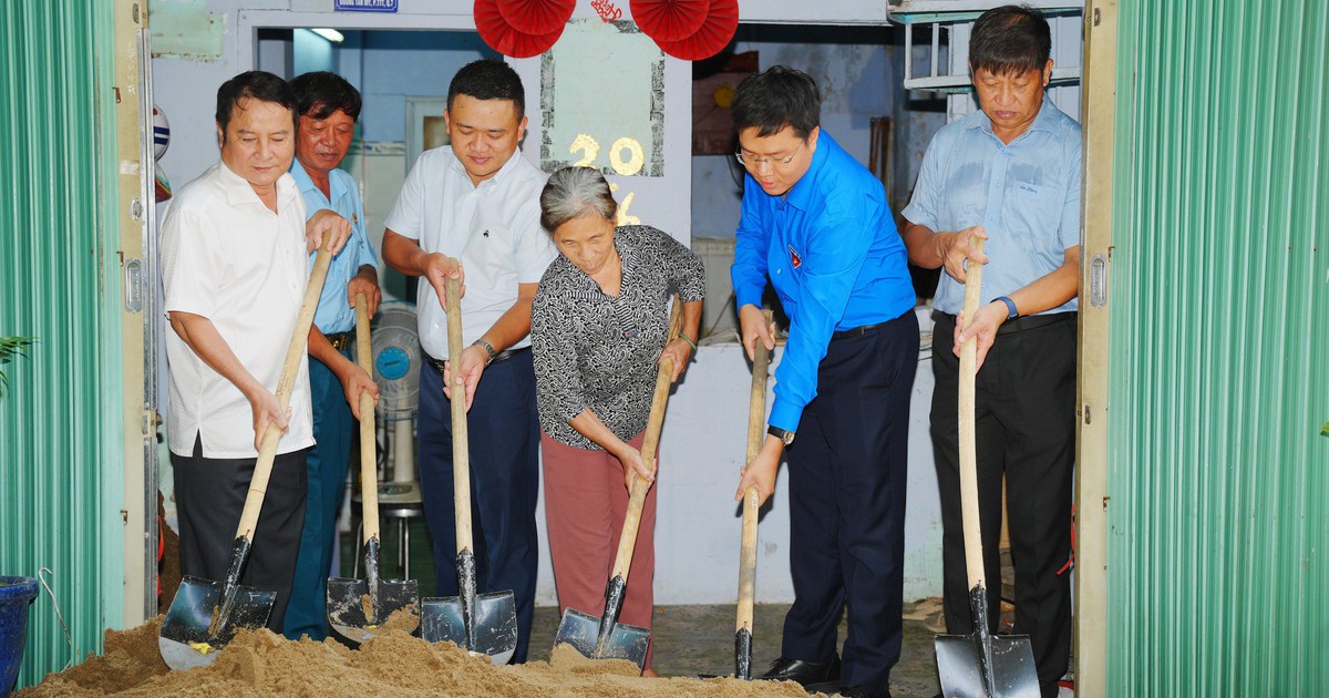 Sửa chữa mái ấm tình nghĩa cho cựu chiến binh giữa mùa hè tình nguyện