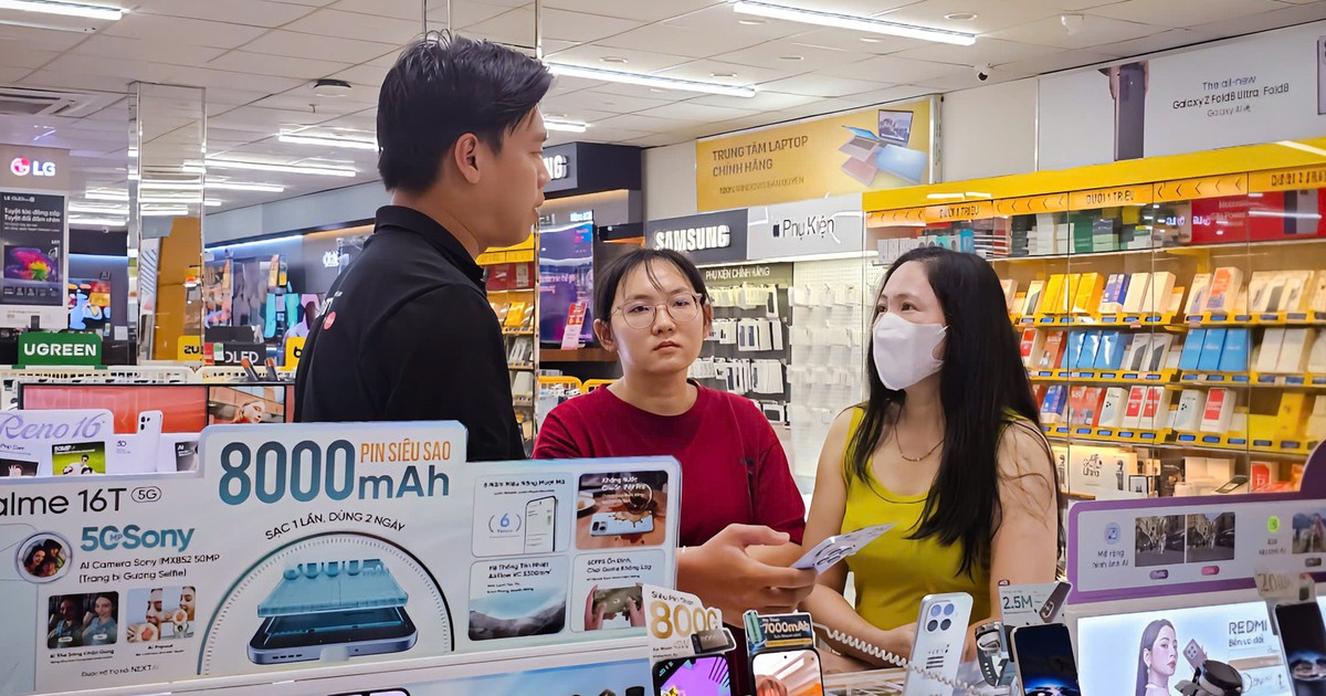 Mùa tựu trường thành 'mùa vàng' của bán lẻ công nghệ, thời trang