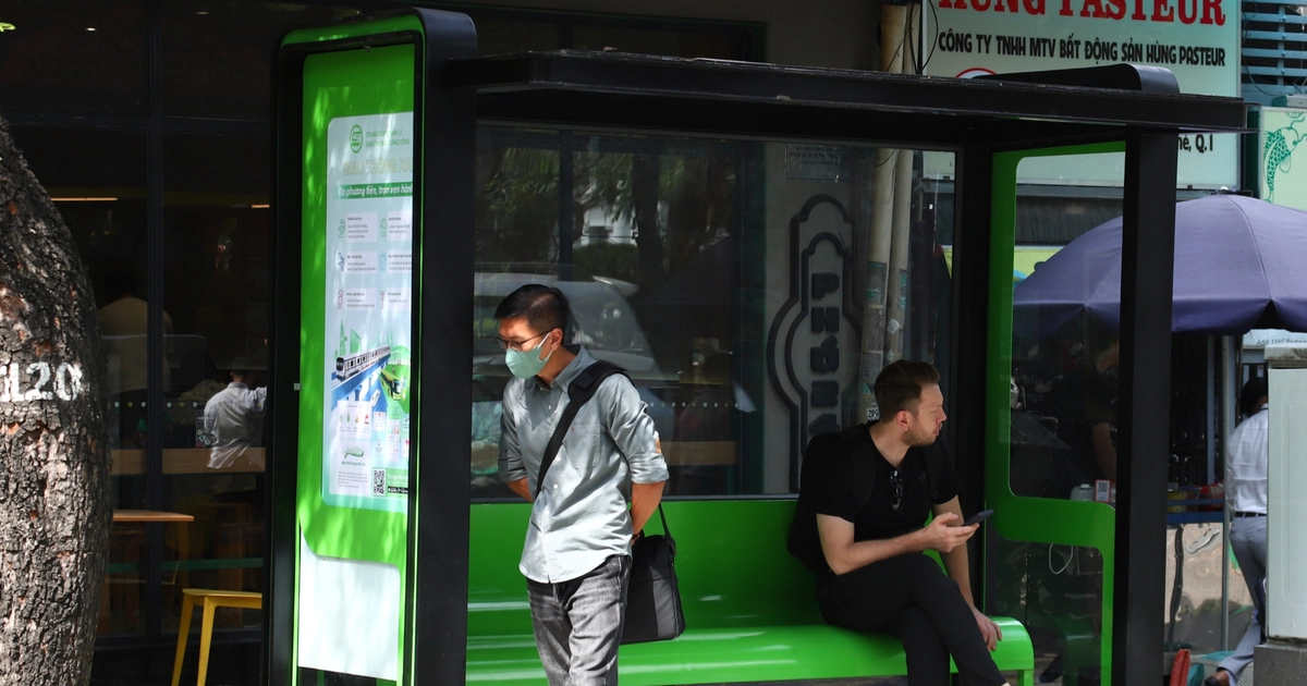TP.HCM tiếp tục hoàn thiện mẫu nhà chờ xe buýt mới từ góp ý của người dân