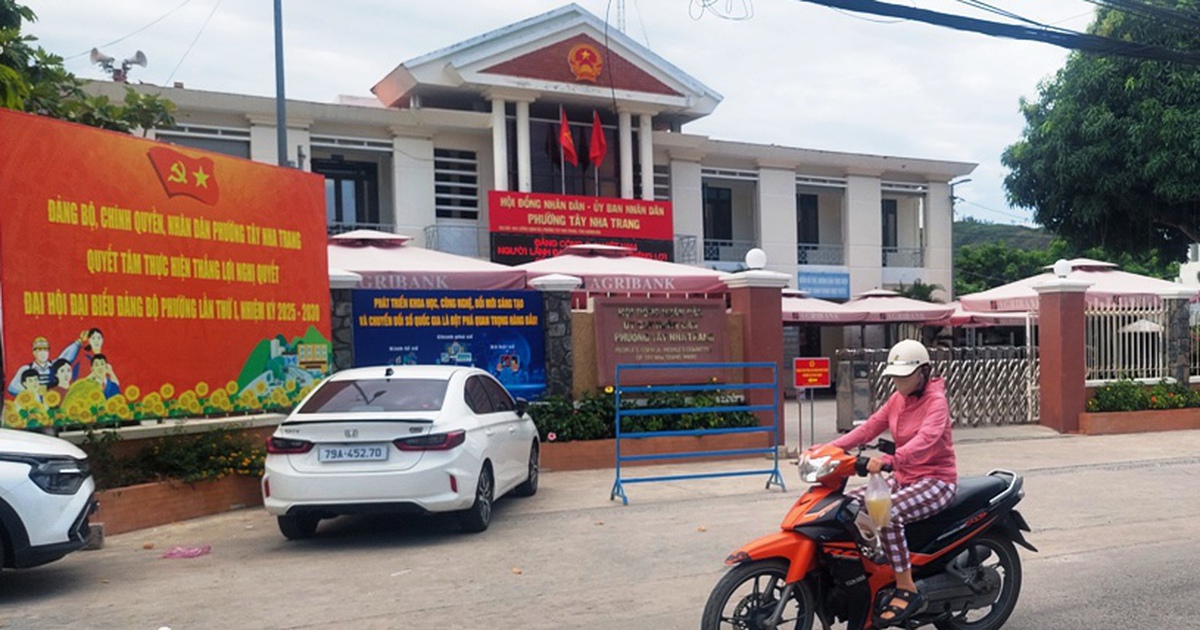 Ì ạch thủ tục đất đai, phường thay trưởng phòng, dân được cấp phép xây nhà
