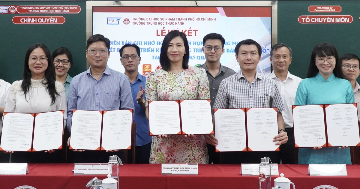 Đào tạo học sinh giúp người dân chuyển đổi số