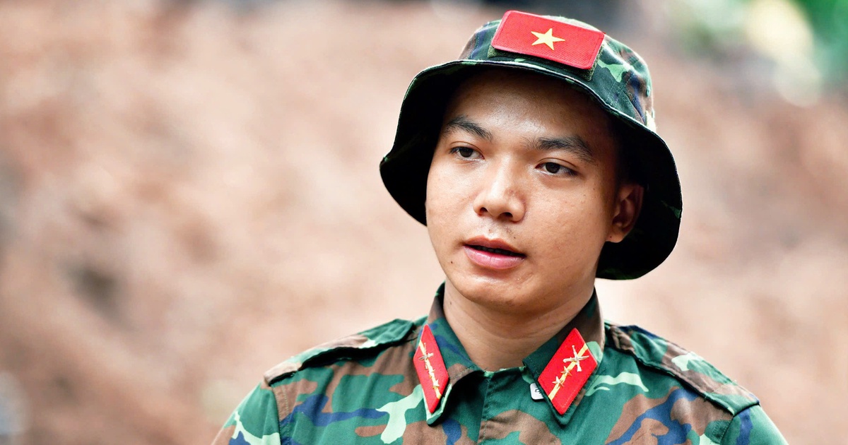 Chiến sĩ trẻ tìm kiếm hài cốt liệt sĩ tại công viên Lê Thị Riêng: 'Nhiệm vụ thiêng liêng'