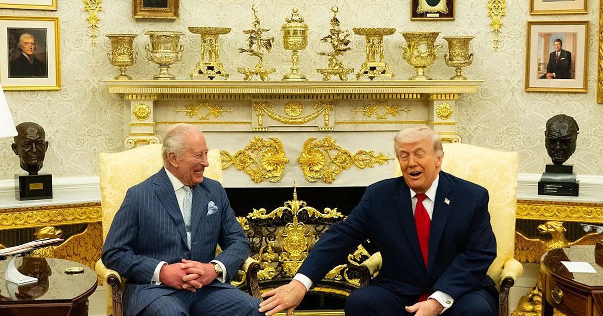 Chiêm ngưỡng Phòng Bầu dục dát vàng của Tổng thống Mỹ Donald Trump