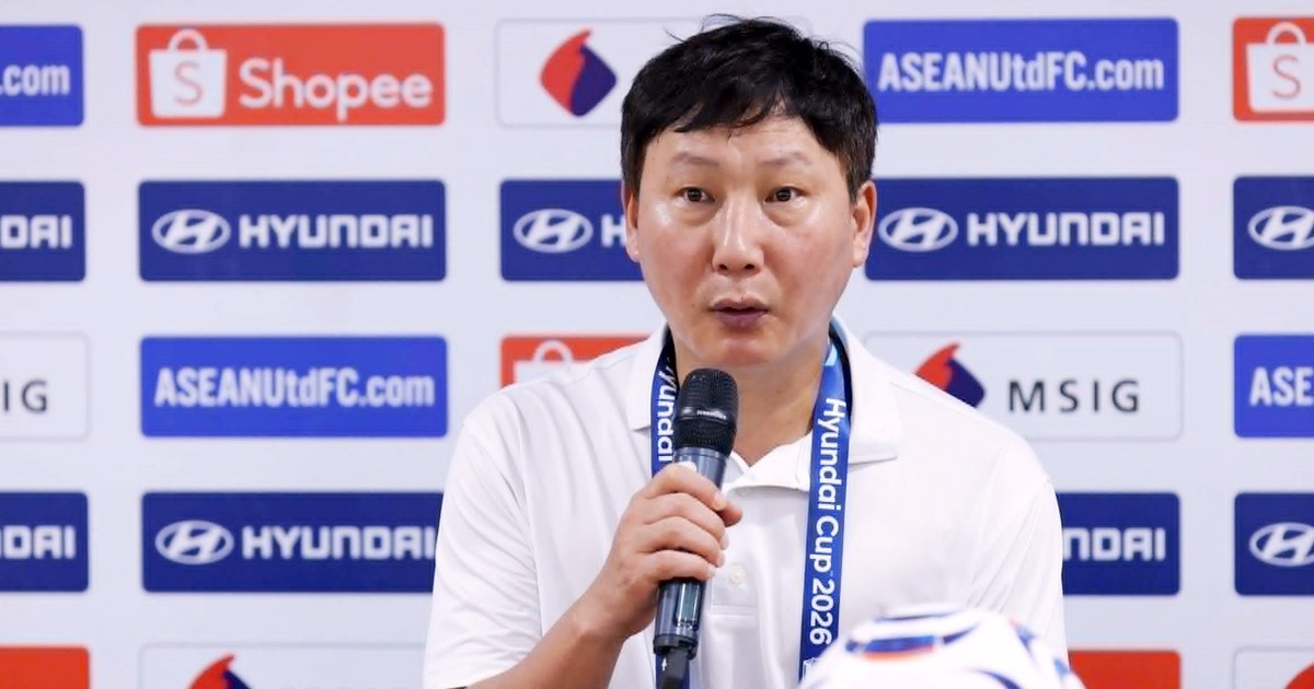 Trực tuyến HLV Kim Sang Sik trả lời họp báo trước trận Việt Nam gặp Campuchia