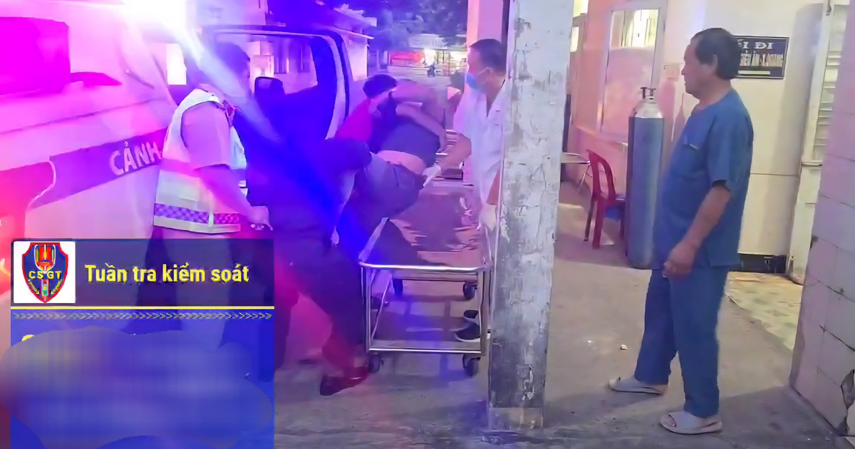 CSGT kịp thời đưa tài xế nghi đột quỵ trên cao tốc Vĩnh Hảo - Phan Thiết đi cấp cứu