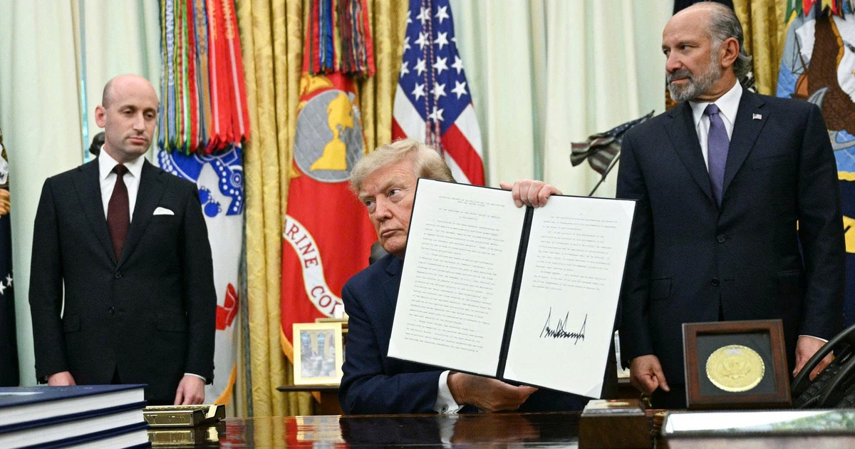 Ông Trump áp thuế các sản phẩm từ polysilicon