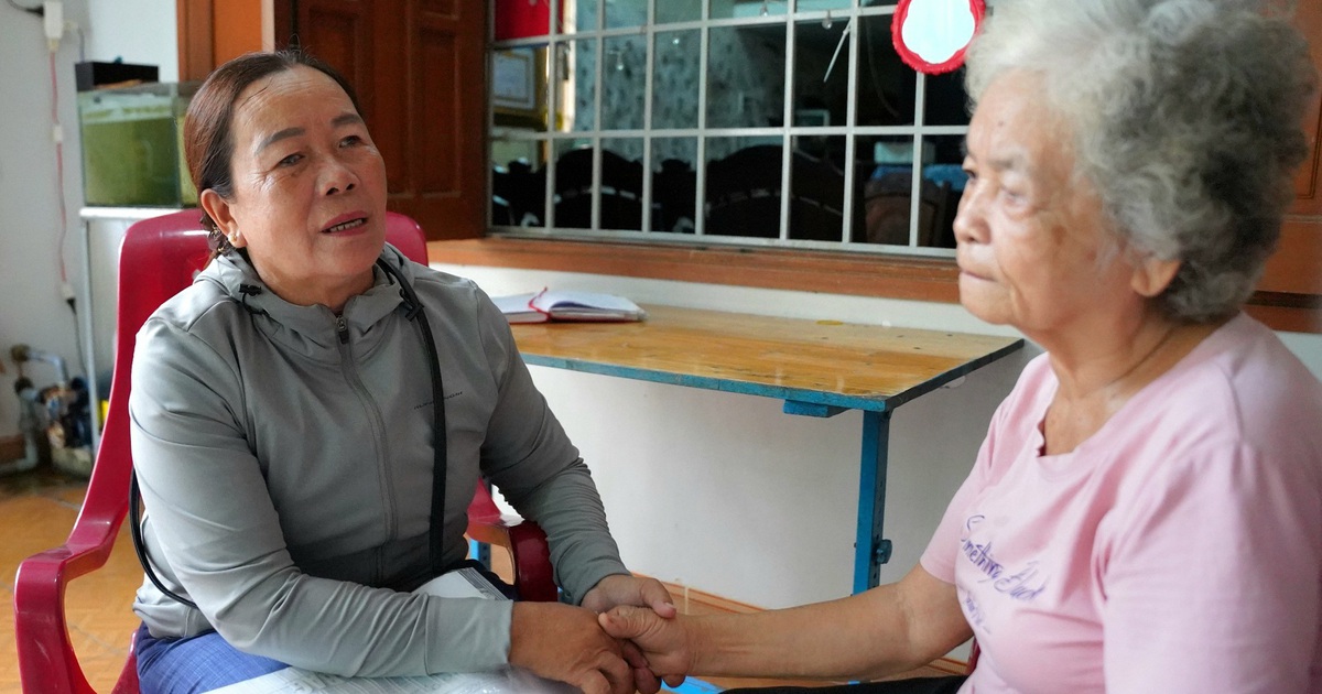 Gặp y sĩ 96 tuổi, em gái liệt sĩ Trần Thị Lê nói 'ghi chép quá quý bác ơi'