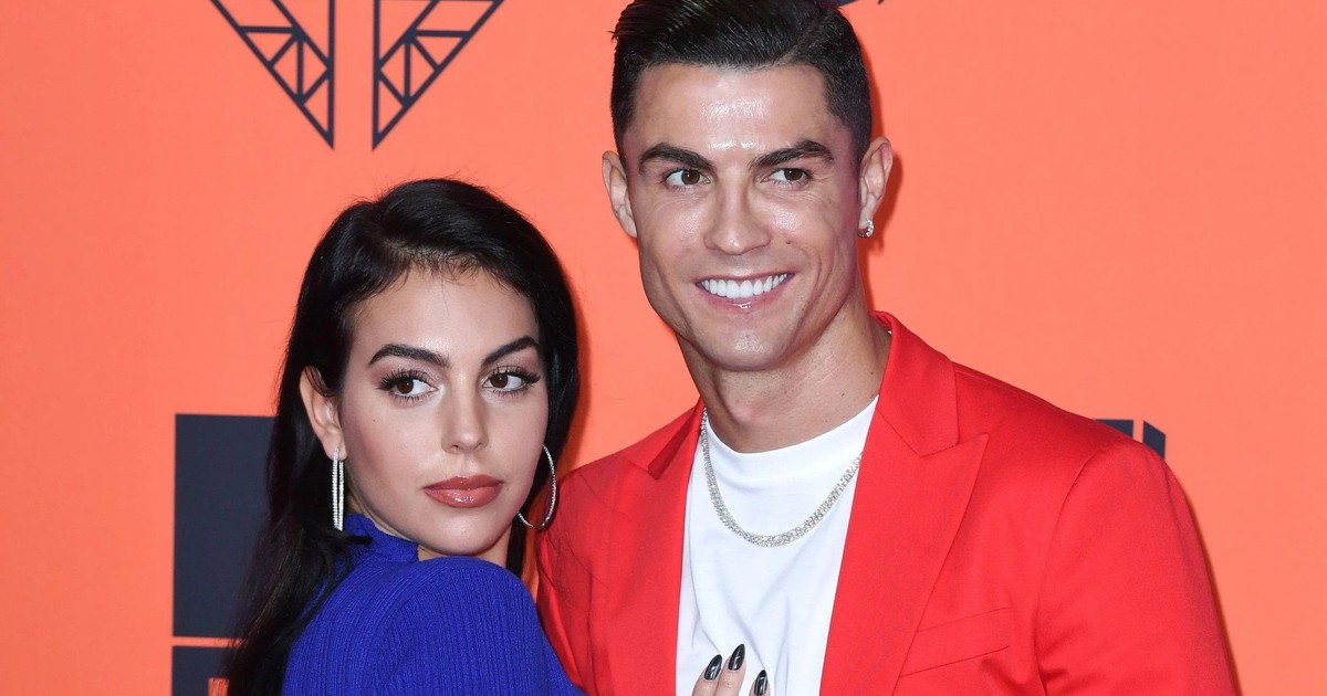 Tin Ronaldo tổ chức đám cưới tuần này là chưa chính xác?