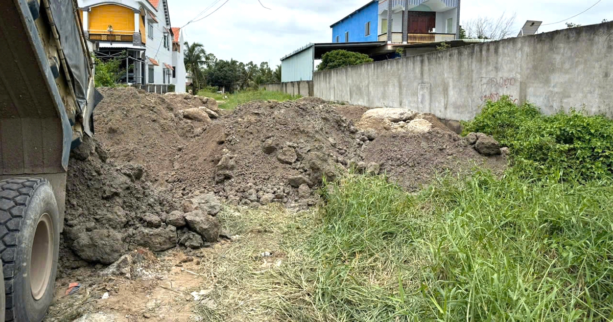 Khởi tố một phó giám đốc đổ, chôn lấp trái phép 400 tấn bê tông thải