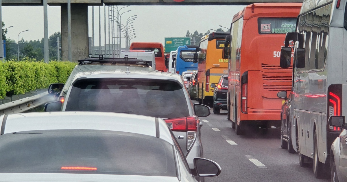Cao tốc TP.HCM - Long Thành - Dầu Giây lại kẹt xe cuối tuần, cảnh sát giao thông lưu ý gì?