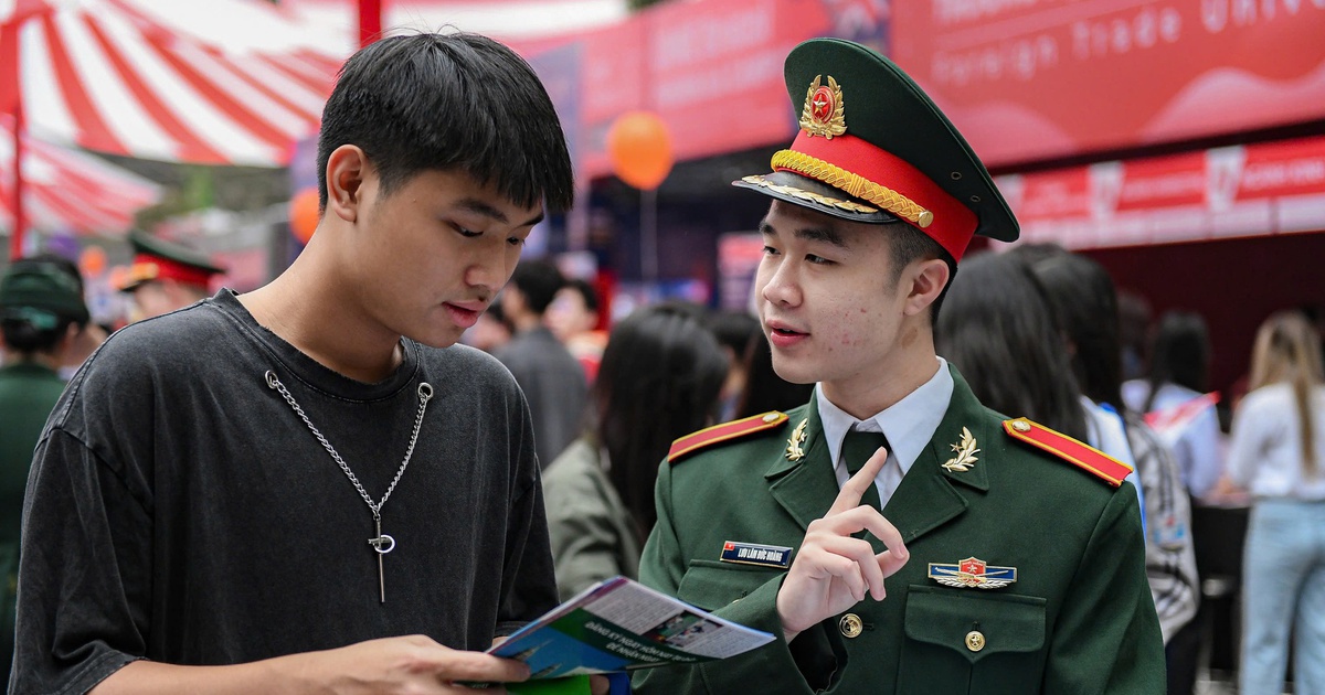 Điểm chuẩn Học viện Quân y: Thí sinh nữ miền Nam đạt gần 10 điểm mỗi môn mới trúng tuyển